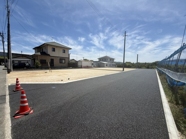 室岡3区画分譲地の外観