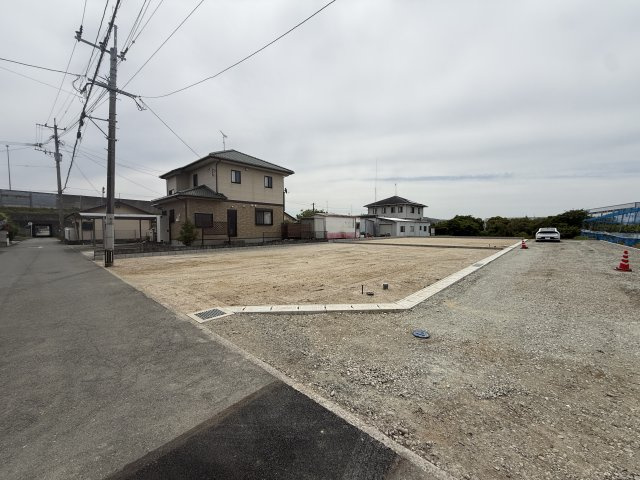 室岡3区画分譲地の外観