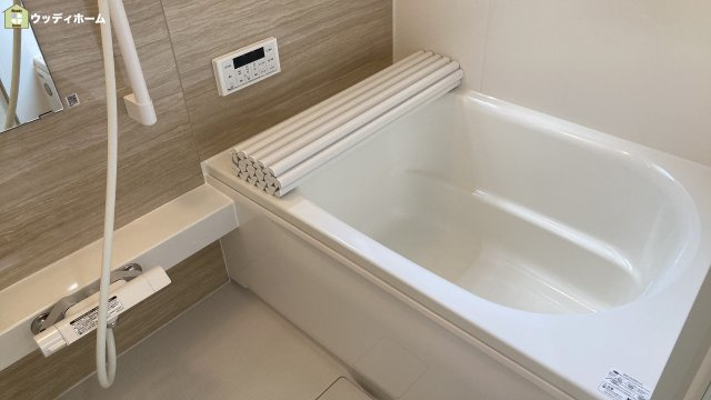 越谷市恩間　中古一戸建ての浴室