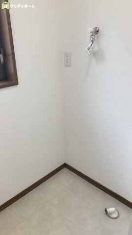 越谷市恩間　中古一戸建てのランドリースペース