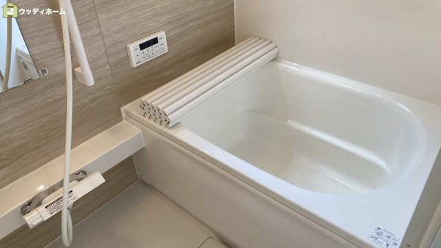 越谷市恩間　中古一戸建ての浴室