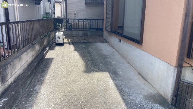 越谷市恩間　中古一戸建ての駐車場