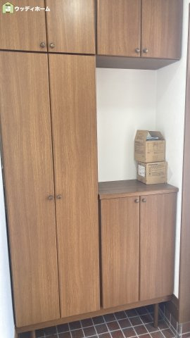 越谷市恩間　中古一戸建ての玄関