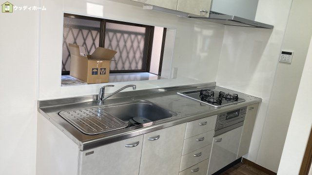 越谷市恩間　中古一戸建てのキッチン
