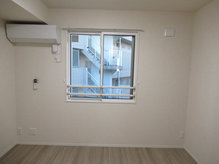 D-room穴川２丁目の洋室