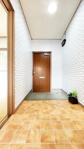ことぶきマンションの玄関