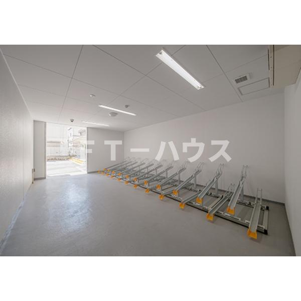 セラ クリスタル船橋の駐車場