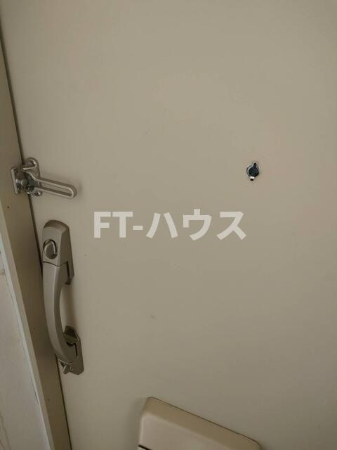 さつきが丘団地１６号棟の玄関