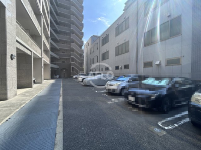 レフィーナカルム江坂の駐車場|レフィーナカルム江坂　駐車場