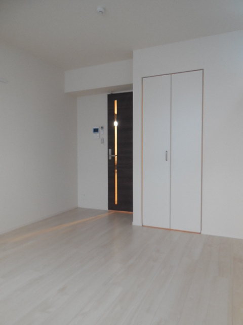エム．エルフの寝室|★明るいフローリングの角部屋です★
