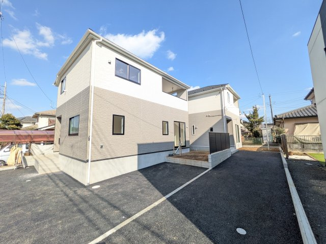 守谷市薬師台　第14　新築戸建　2号棟の前面道路含む現地写真|写真だけでは伝わらない快適さを、ぜひ現地で体感しませんか？
即日見学可能です！平日のご案内も可能です♪
お気軽にお問合せまたはお電話ください！
0297-86-8370まで【リアライズ不動産】