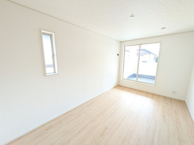 守谷市薬師台　第14　新築戸建　2号棟のバルコニー|急な雨でも安心のインナーバルコニー。洗濯物や布団を干したまま外出でき、家事のストレスを大幅に軽減します。