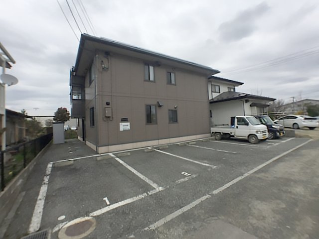 プラティーク八柳201の駐車場