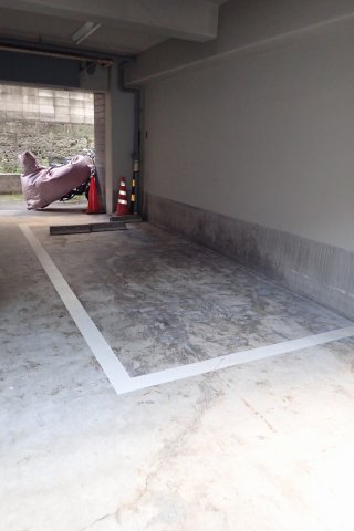 コンフォート目白台の駐車場