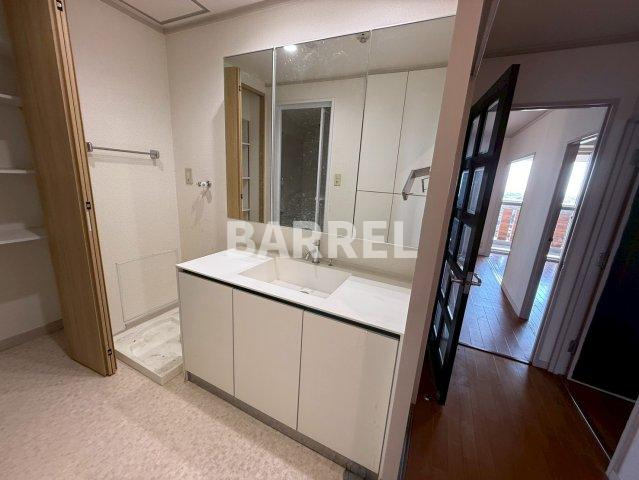 豊中野畑住宅4号棟の独立洗面台