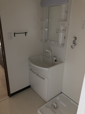 石﨑皆実町貸家の洗面所
