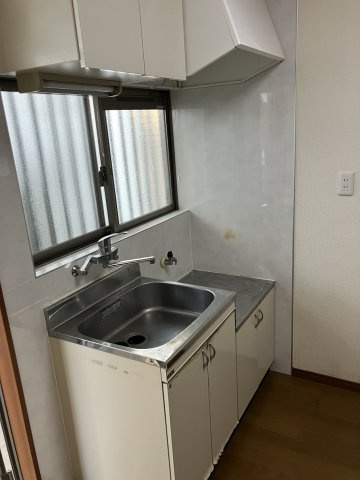 三鷹市大沢６丁目のアパートのキッチン