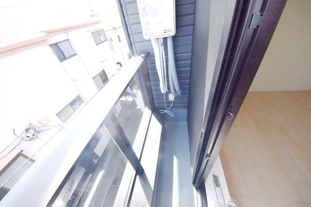 府中市西府町２丁目のアパートのバルコニー