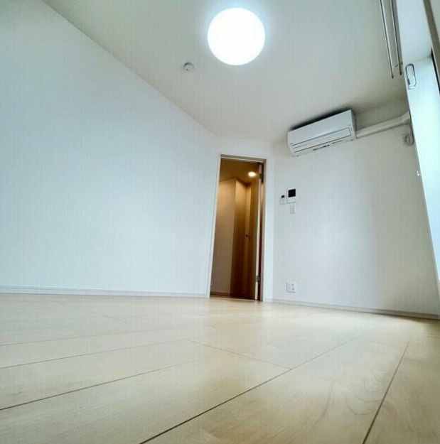 府中市西府町２丁目のアパートの居間・リビング
