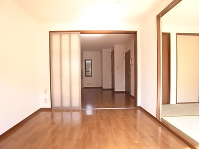 【寝室】 | ピアリⅡ | 落ち着いて過ごせるお部屋なので、寝室にいかがでしょうか