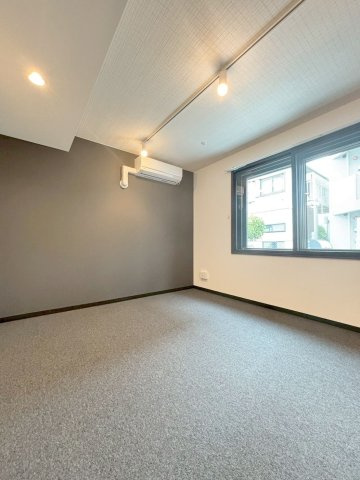 「防音マンション」スカイラシクラス田園調布の居間・リビング|防音室は防音床、防音壁、防音天井となっており、まさに楽器を演奏するためにつくられた24時間楽器演奏可能の防音室です