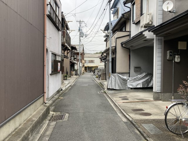 紫野上柏野町の前面道路含む現地写真