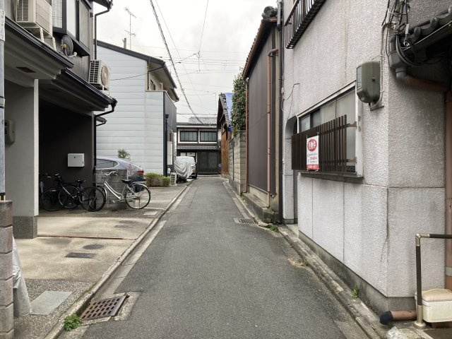 紫野上柏野町の前面道路含む現地写真