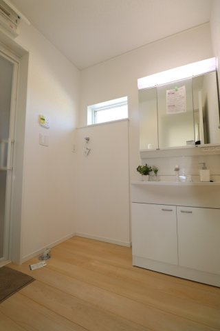 宮ノ陣5丁目新築戸建の独立洗面台