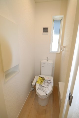 宮ノ陣5丁目新築戸建のトイレ