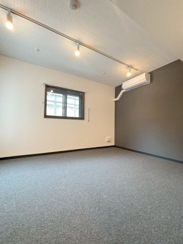 「防音マンション」スカイラシクラス田園調布の寝室|Bluetooth仕様のスピーカーも付いています。接続すればすぐにでも使用可能です。