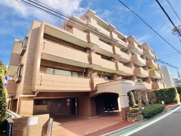 アールヴェール代々木の外観