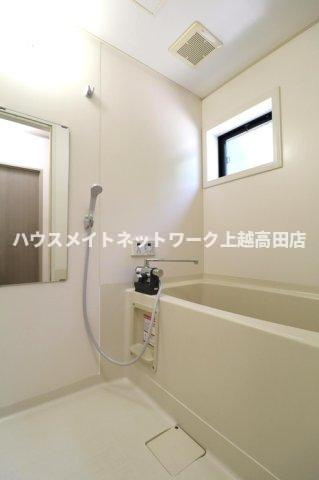 ヴィラ･ベルデベル Ａの浴室|給湯（追焚機能付）
