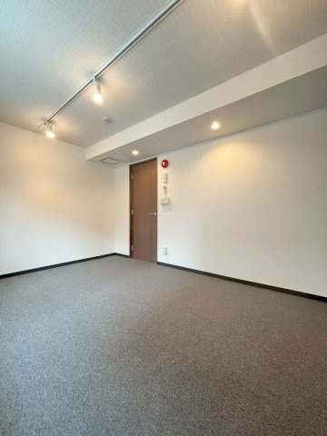 「防音マンション」スカイラシクラス田園調布の寝室|Bluetooth仕様のスピーカーも付いています。接続すればすぐにでも使用可能です。