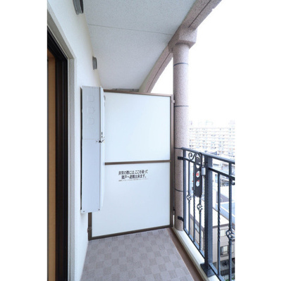 【バルコニー】 | Uresidence京橋 | 暖かな日差しのふりそそぐバルコニー