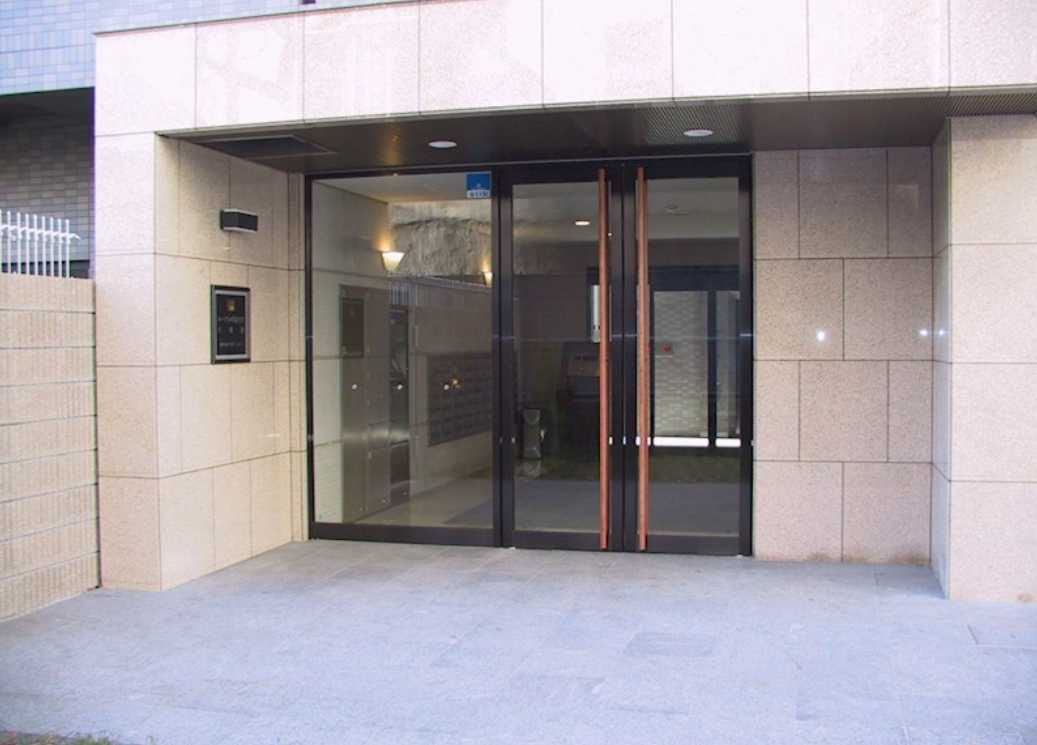 ルーブル学芸大学六番館　分譲賃貸　オートロック　高層階のエントランス