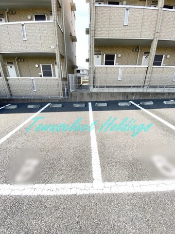 藤沢市高倉のアパートの駐車場