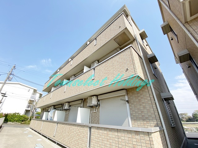 藤沢市高倉のアパートの外観