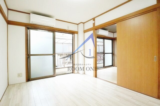 シャトー・ド・シャトンの居間・リビング|洋室のお部屋です。