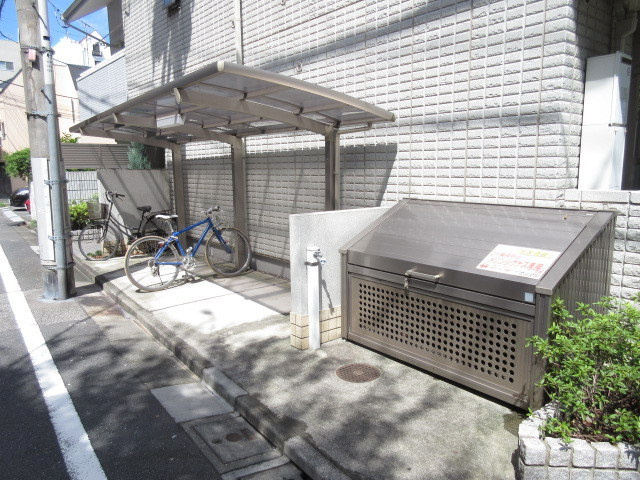 メゾンシグナスのその他共用部分|★屋根付き駐輪場★