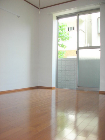 メゾンシグナスの洋室|★キレイなフローリングのお部屋です★