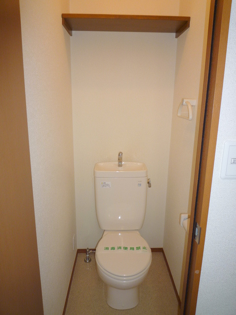 メゾンシグナスのトイレ|★便利な上部棚付きトイレ★