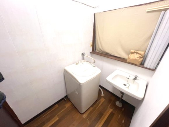 さいたま市見沼区　中古戸建　レトロな趣を楽しむ戸建て｜DIY・リノベ向き物件の脱衣所