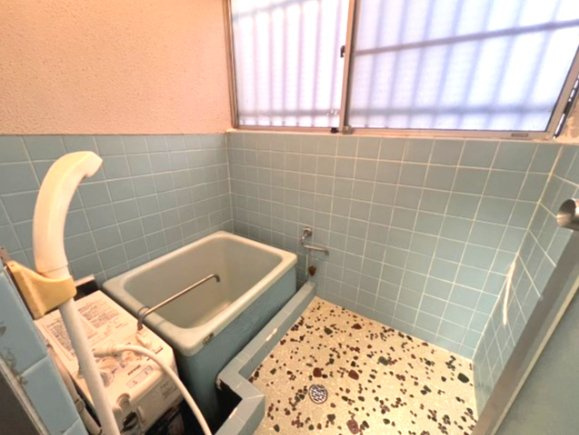 さいたま市見沼区　中古戸建　レトロな趣を楽しむ戸建て｜DIY・リノベ向き物件の浴室|ゆったり過ごせるお風呂です