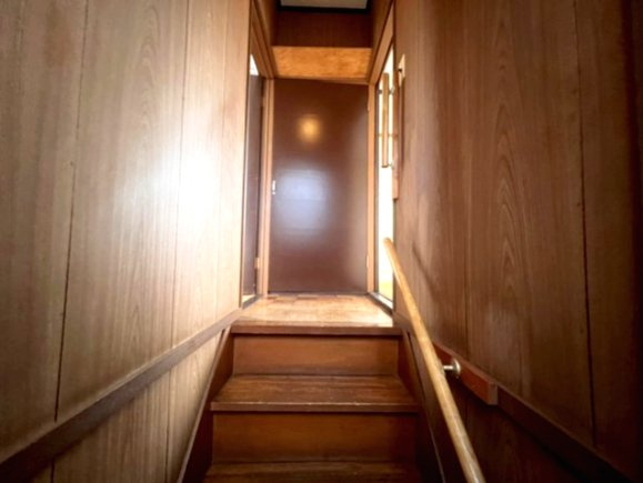 さいたま市見沼区　中古戸建　レトロな趣を楽しむ戸建て｜DIY・リノベ向き物件のその他|階段