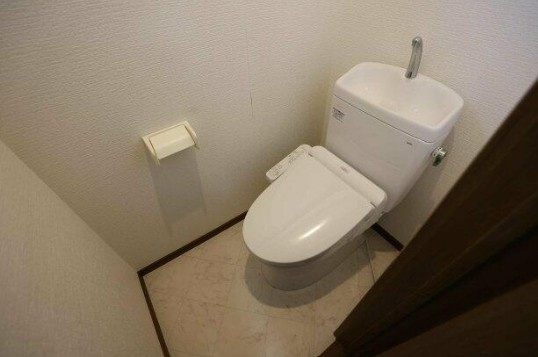 【中古】入間郡毛呂山町西戸中古住宅のトイレ|2Fトイレです！