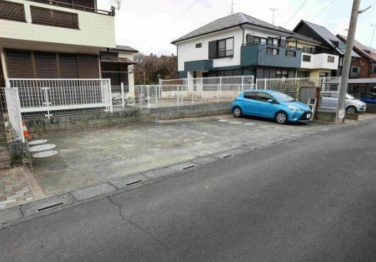 【中古】入間郡毛呂山町西戸中古住宅の駐車場|駐車スペース最大４台です！
