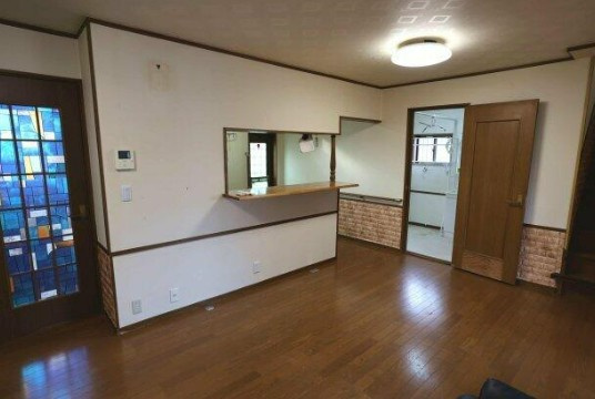 【中古】入間郡毛呂山町西戸中古住宅の居間・リビング|18帖LDK