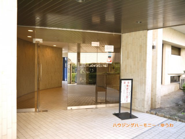 【エントランス】 | ハイラーク新赤羽 | 住まいの顔にふさわしい落ち着いた迎賓空間