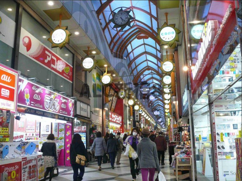 TOP中野第2の周辺|中野駅北口　サンモール商店街　ここを抜けた場所に立地しています。