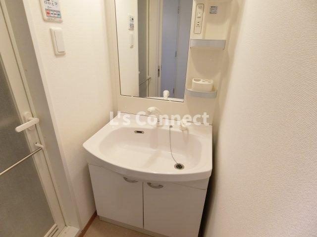 【洗面所】 | コージーコートこもれび館 | 朝の支度もスムーズな独立洗面台。